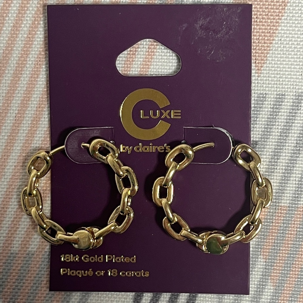NWT Claire’s Luxe 18K gold plated hoop earrings